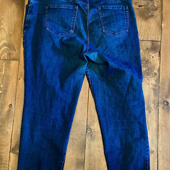 Women’s Gloria Vanderbilt Size 18 Amanda Blue Jeans - Picture 2 of 6